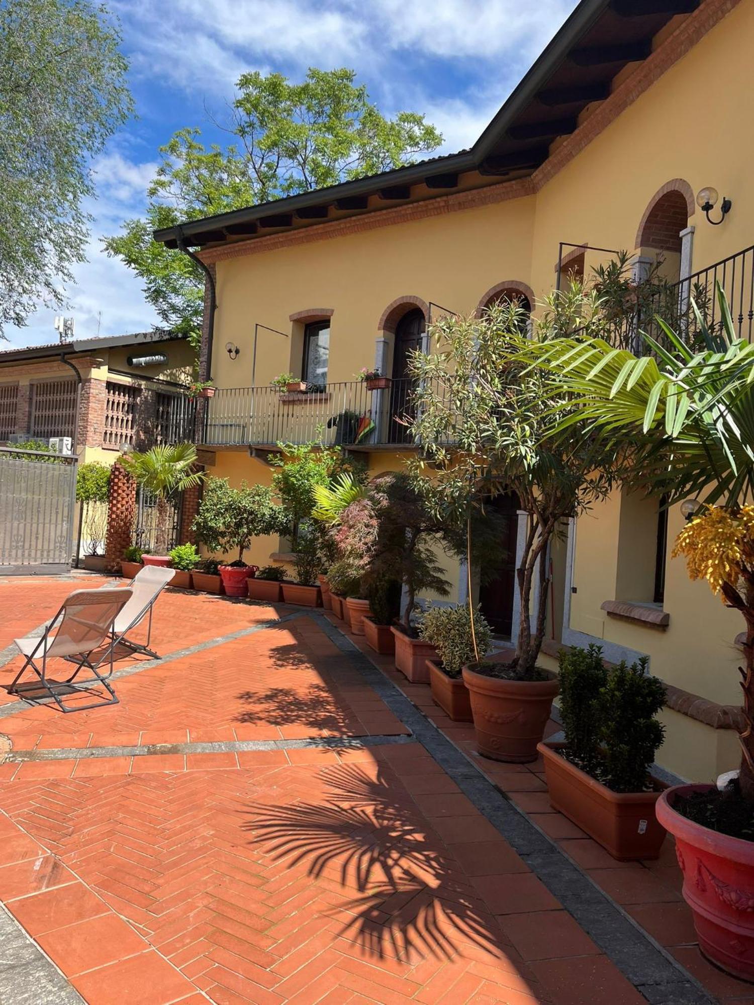 Monolocale Beatrice Abbadesse Guest House 米兰 外观 照片
